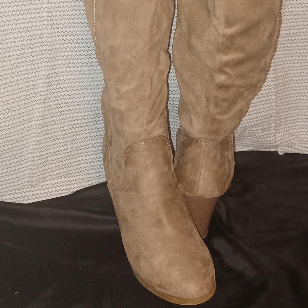 Shoes - Picture 2 of 2